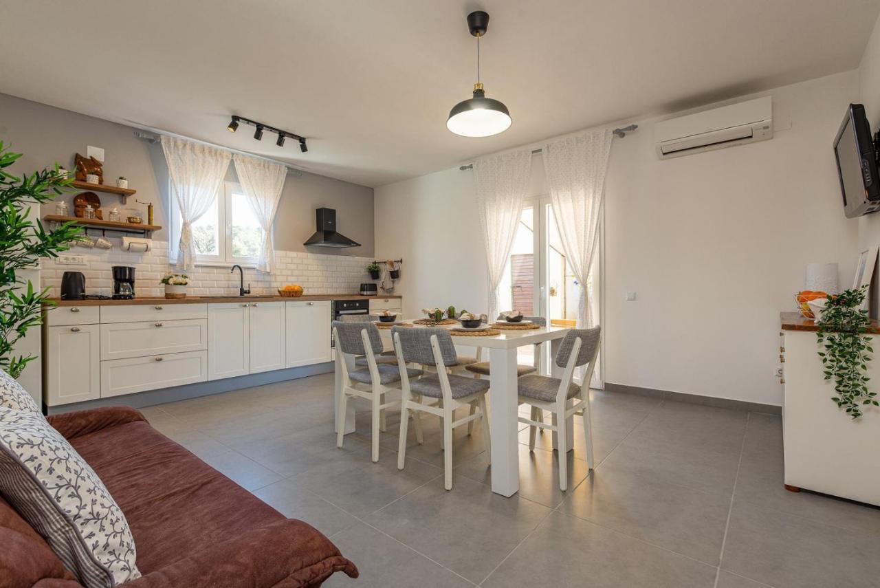 רוגוזניצה Apartment Bo&Dy With Private Pool מראה חיצוני תמונה
